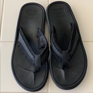 NWOT Men’s Reef Flip Flops